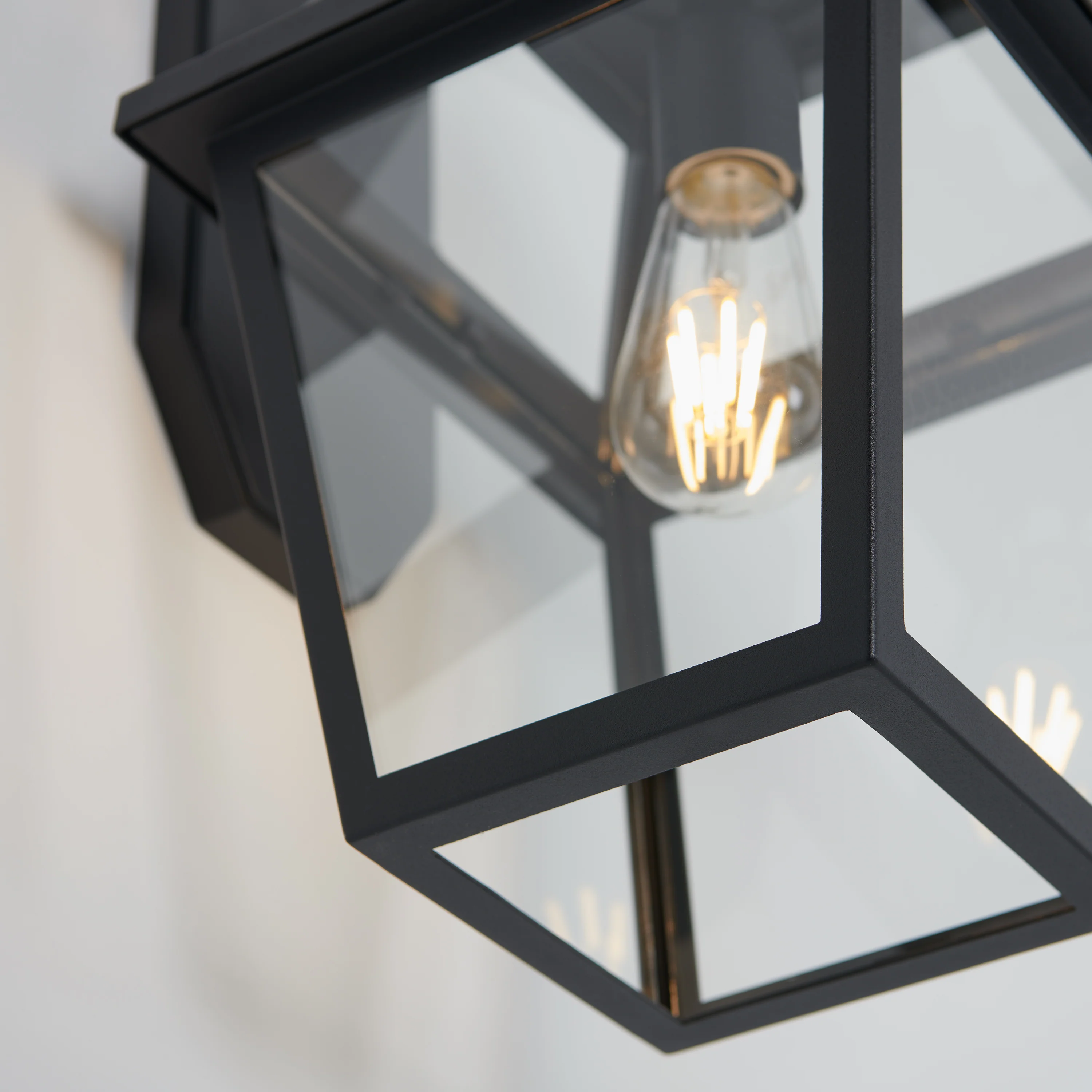 Colonial outdoor lantern wall light - Image 6