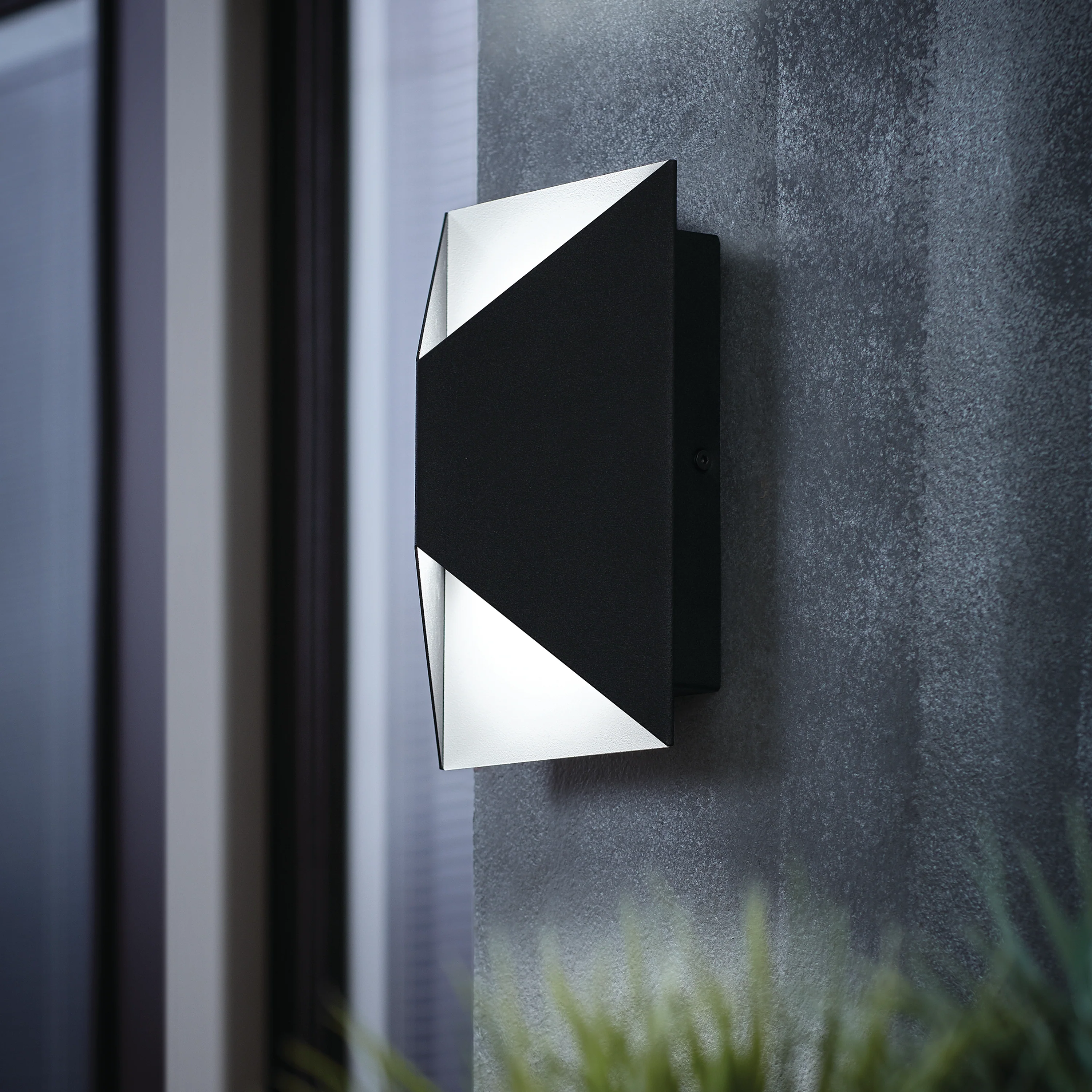 Tria LED indoor-outdoor wall light - Image 7