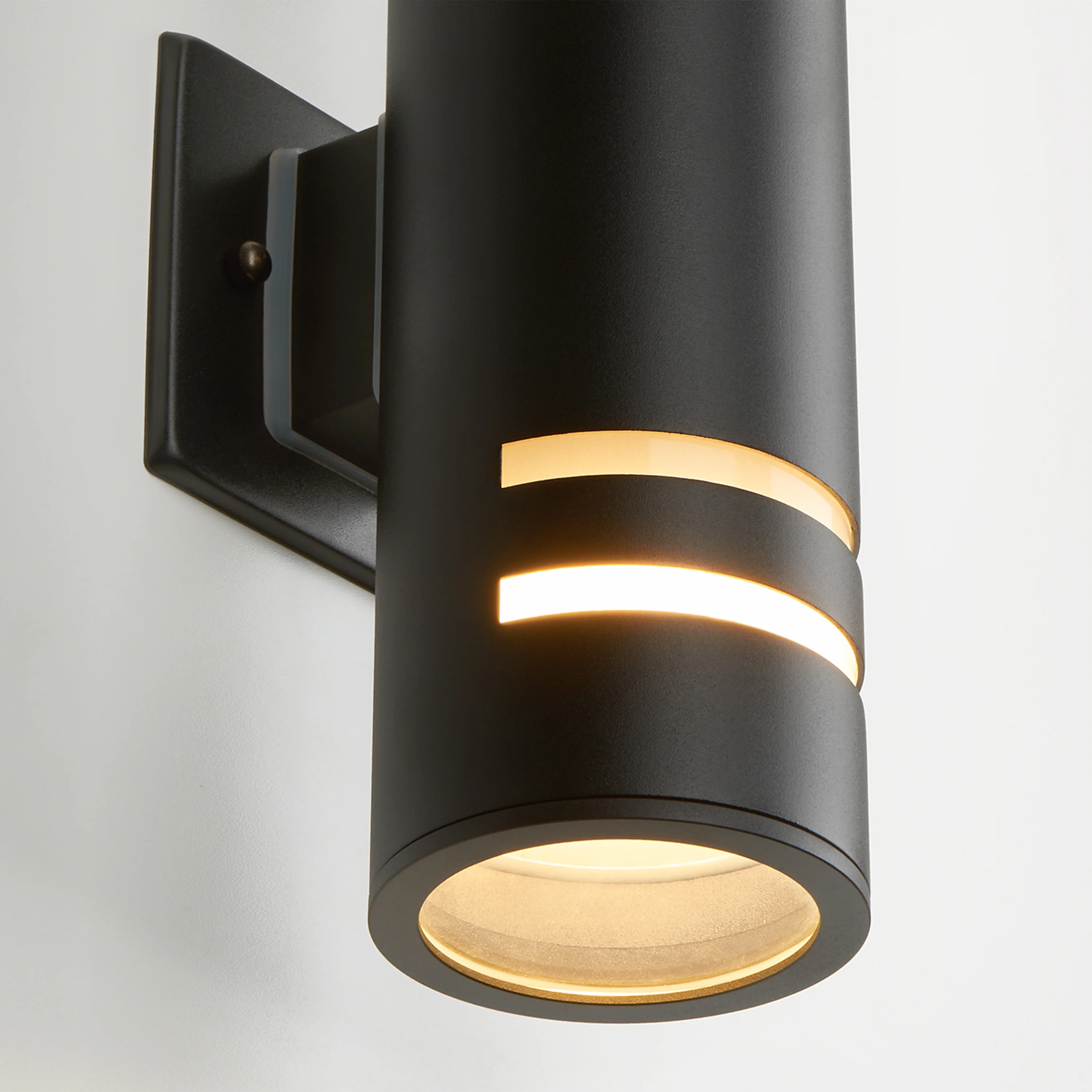 V3 indoor-outdoor wall light