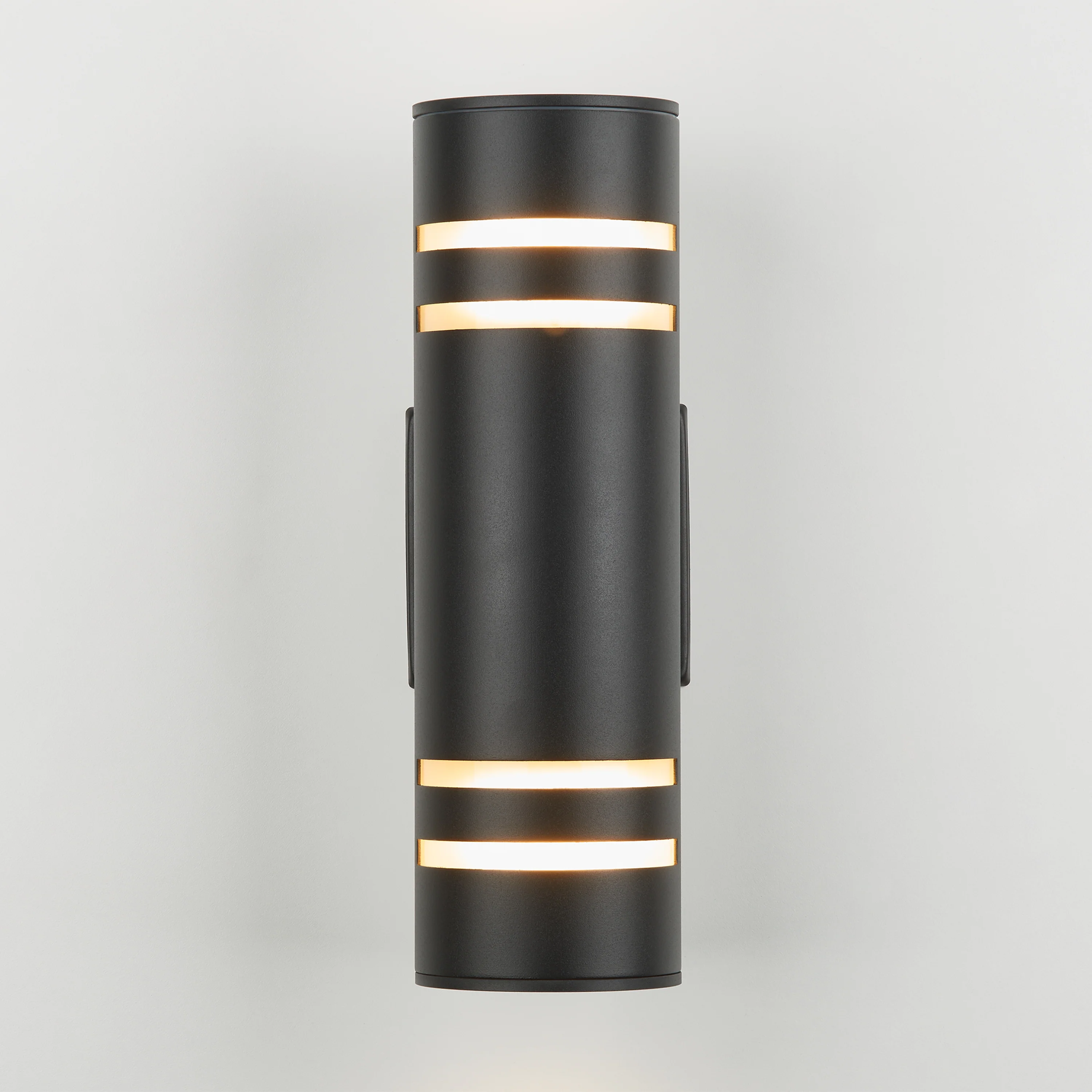 V3 indoor-outdoor wall light - Image 4