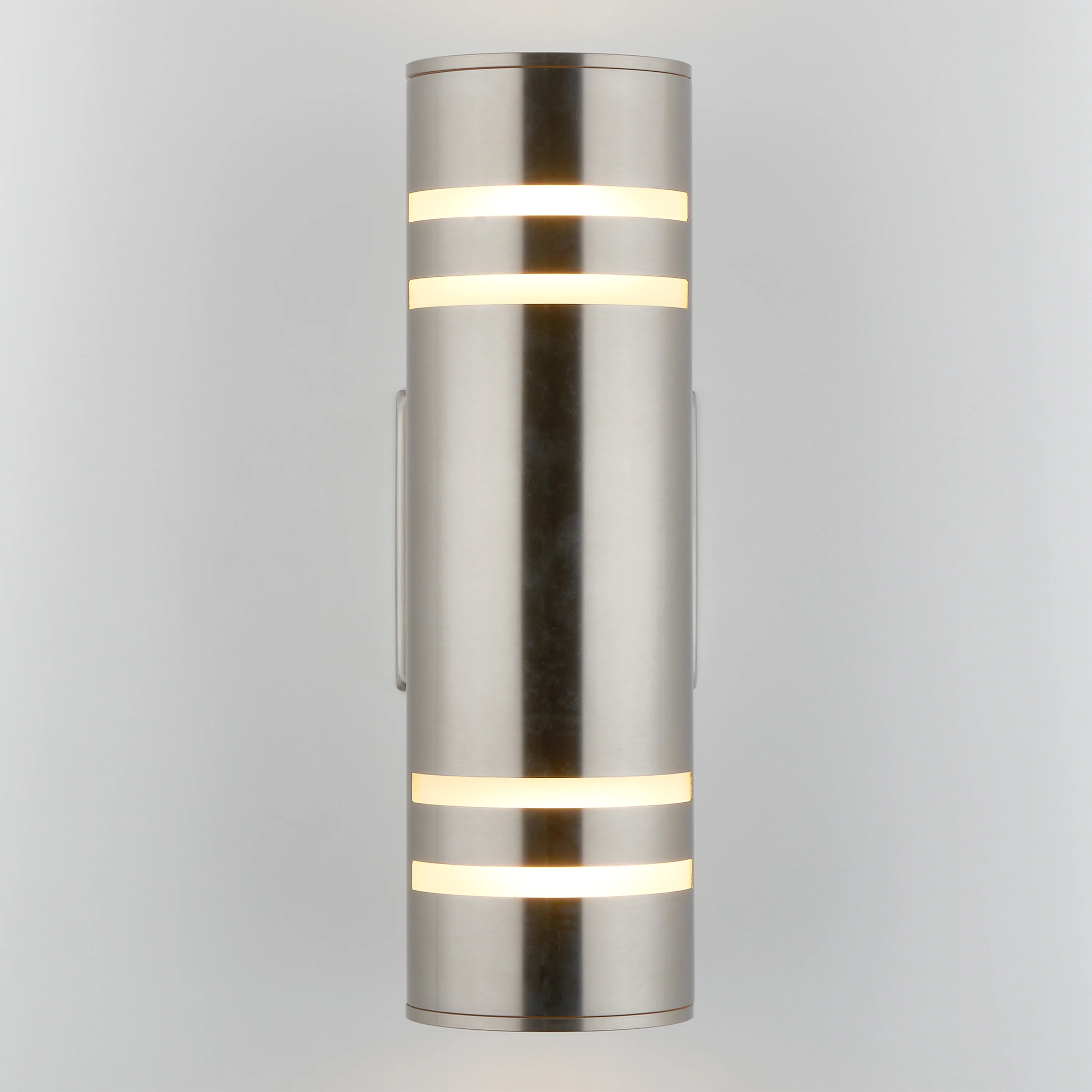 Voltz indoor-outdoor wall light